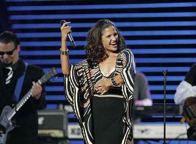 Ángel Reyero y Natalia Jiménez, de La Quinta Estación, en la pasada gala de los Grammy latinos.