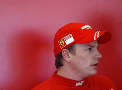 Kimi Raikonen, en un descanso de los entrenamientos de Jerez.