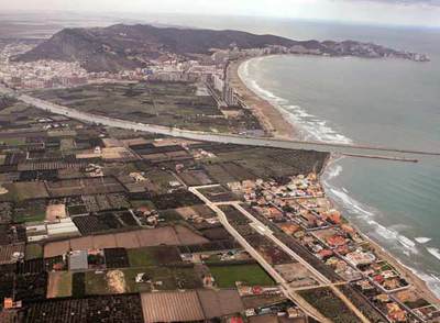 Vía aérea de la desembocadura del Júcar en Cullera, donde se construirá el  Manhattan .