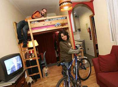 El piso de 20 metros cuadrados de Marta y Alfredo en la calle del Amparo, repleto de cosas.