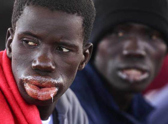 UN CAYUCO CON 56 INMIGRANTES