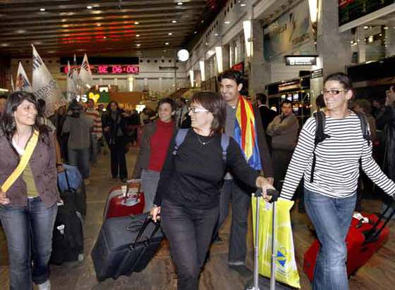 Regresan a Barcelona las catalanas retenidas en Cuba