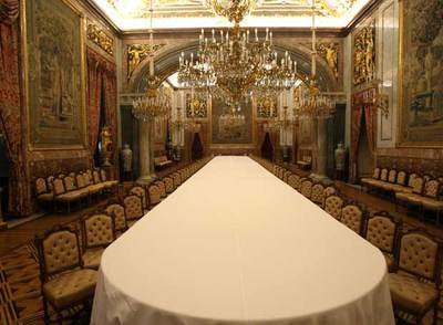 Mesa del comedor de gala para 142 comensales.