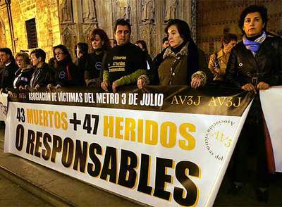 Familiares de víctimas del accidente, en una concentración reciente en Valencia.