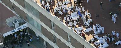 El humo provoca el caos en el hospital Can Ruti de Badalona