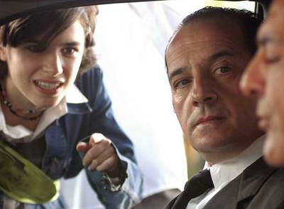 Julio Chávez, en el centro, en  El custodio. 