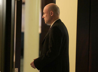 El  ararteko,  Iñigo Lamarca, poco antes de una comparecencia en el Parlamento.