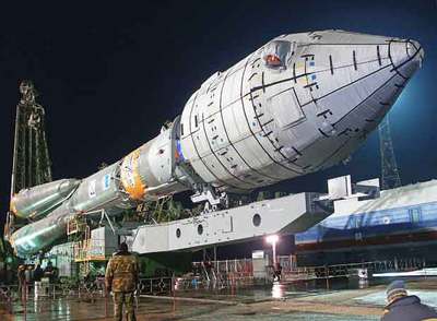 La nave Soyuz-FG con un satélite experimental del programa Galileo en el cosmódromo de Baikonur en Kazajistán.