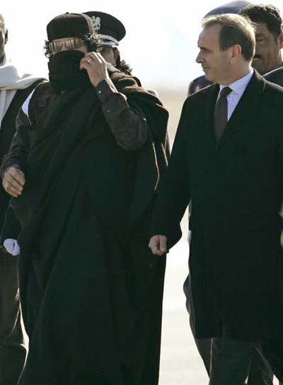 Gaddafi deja contratos millonarios