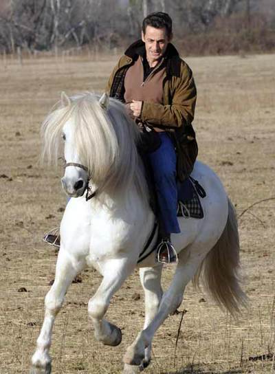 El jinete Sarkozy cabalgaba el pasado martes en el sur de Francia.