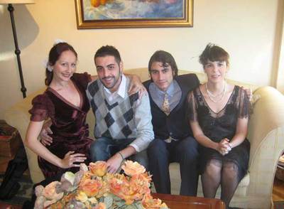 Cuatro de los actores a subasta: la diplomática que trabaja en la ONU (izquierda), el actor de Hollywood, el  gafe  profesional y la sobrina que vive en París.