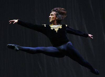 Julio Bocca, durante la actuación, la noche del sábado en Buenos Aires, con la que el bailarín argentino se despidió de la danza.