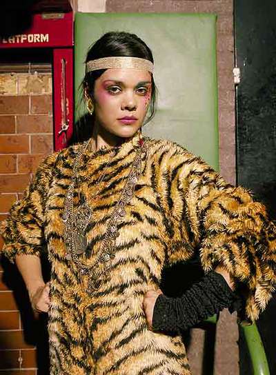 Natasha Kahn, una inglesa de origen paquistaní, es líder del combo Bat For Lashes.