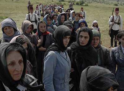 Paz Vega y Arisenée Khanjian, en una imagen de  El destino de Nunik. 