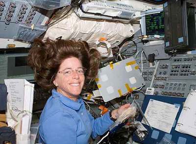 La astronauta y maestra Barbara Morgan, en el  Endeavour. 