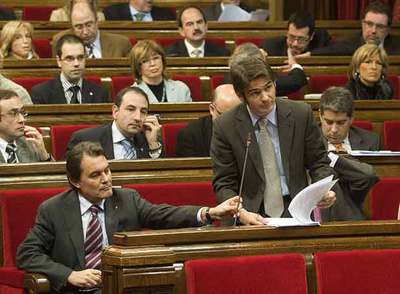 Artur Mas y Oriol Pujol durante un pleno del Parlament.
