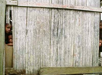 Imagen de  Los invisibles,  una película producida por Javier Bardem.