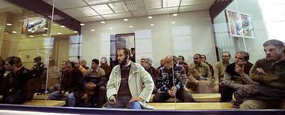 Sala blindada desde la que fueron juzgados los 18 encausados por el atentado del 11-M. En primer término, Rabei Osman el Sayed, Mohamed el Egipcio.