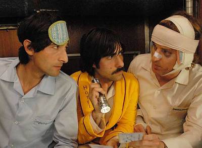De izquierda a derecha, Adrien Brody, Jason Schwartzman y Owen Wilson, en  Viaje a Darjeeling. 