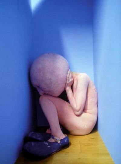  Basement Bunker: Painted Queen Small Blue Room  (2003), de Paul McCarthy.