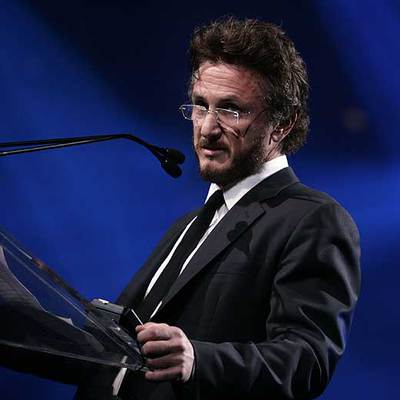 Sean Penn recoge en Palm Springs el galardón al mejor director.