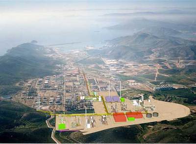 Vista aérea de la refinería de Cartagena, con una superposición virtual de las nuevas instalaciones.