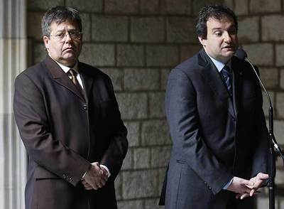 Jordi Hereu y Ramón García Bragado, ayer, en el Ayuntamiento de Barcelona.