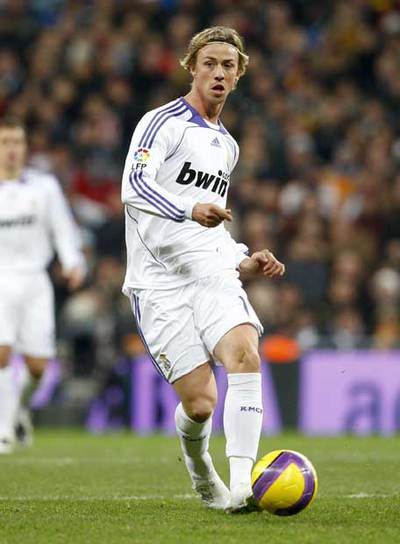 Guti, en un partido de Liga contra Osasuna.