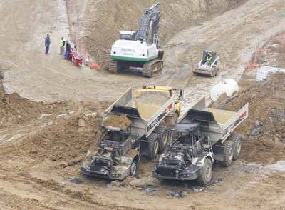 INCENDIADOS DOS CAMIONES EN LAS OBRAS DE LA 'SUPERSUR'