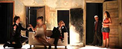 Escena de  Argelino, servidor de dos amos , de   Carlo Goldoni y con dirección de Andrés Lima.