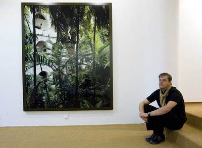 Caio Reisewitz, en la galería barcelonesa que expone sus fotografías.