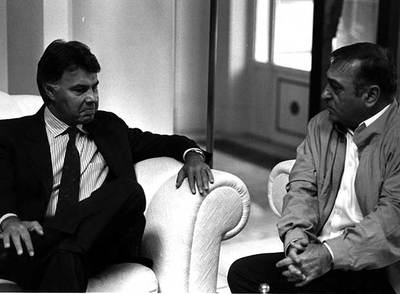 Felipe González conversa con Nicolás Redondo en La Moncloa, el 25 de mayo de 1987, para intentar restablecer el diálogo Gobierno-sindicatos.rnFoto: Efe