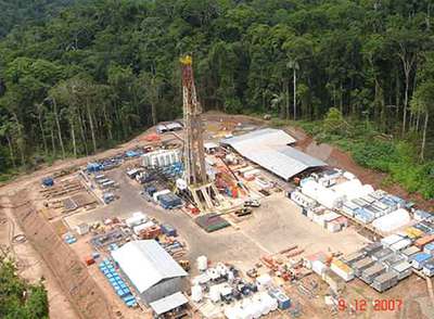 Vista panorámica del pozo exploratorio Kinteroni X1 en Perú.