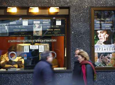 Imagen de las taquillas de un cine de Madrid ayer por la tarde.