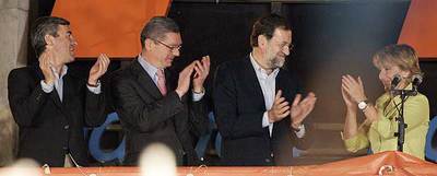 Acebes, Gallardón, Rajoy y Aguirre celebran en la sede del PP los resultados de las elecciones municipales y autonómicas en Madrid.
