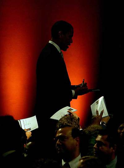 El candidato demócrata Barack Obama firma autógrafos en Las Vegas, Nevada, el martes pasado.