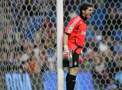 Casillas, en un partido del Madrid en el Bernabéu.