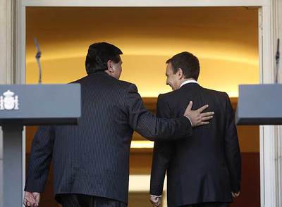 De espaldas a la prensa