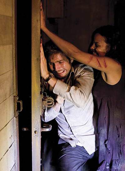 Michael Stahl-David y Jessica Lucas, en un momento  de  Monstruoso. 