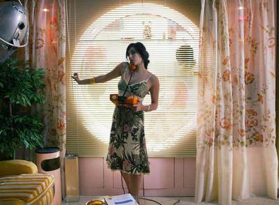 Nadine Labaki, directora y protagonista de  Caramel,  en un fotograma del filme.