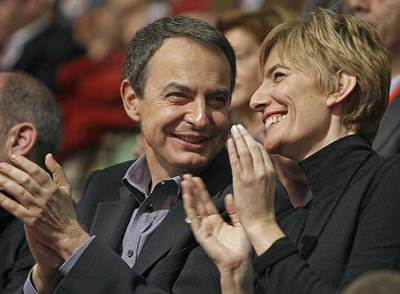 Zapatero, junto a su esposa, Sonsoles Espinosa, en la Conferencia Política del PSOE.