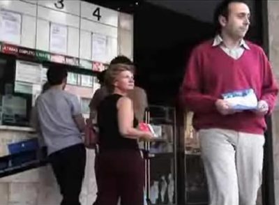  EN EL CINE . A la salida del cine, el 