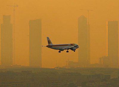 Doce días de malos humos desdibujan el atardecer