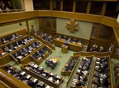 Ibarretxe interviene en una de las últimas sesiones del Parlamento, que hoy reanuda su actividad plenaria.