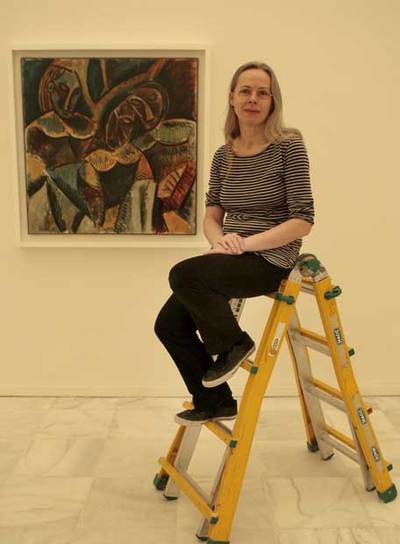 La comisaria Anne Baldessari, durante el montaje de la exposición de Picasso en el Reina Sofía.
