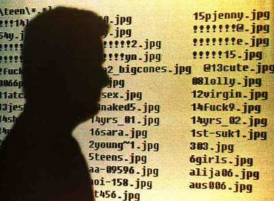 300 voluntarios, cibercentinelas, vigilan las páginas en las que los pederastas intercambian documentos y las infectan con virus.