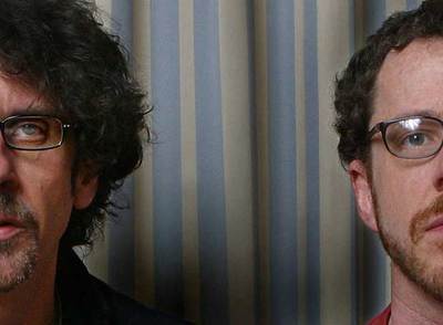 Joel (izquierda) y Ethan Coen, realizadores de  No es país para viejos,   filme que opta a ocho   oscars   y se estrena hoy en España .