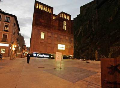 El edificio de CaixaForum, de Herzog y De Meuron, en el paseo del Prado de Madrid.