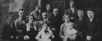 El patriarca de los Ovchinnikova fue deportado por contrarrevolucionario; tras su detención toda la familia sufrió discriminación.