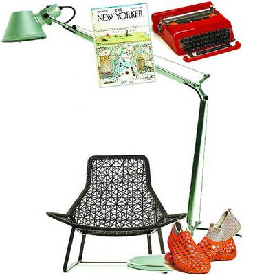 Lámpara  Tolomeo ; portada de la revista   New Yorker ; máquina de escribir  Olivetti ; silla  Maia  y zapatillas  Zvezdochka .